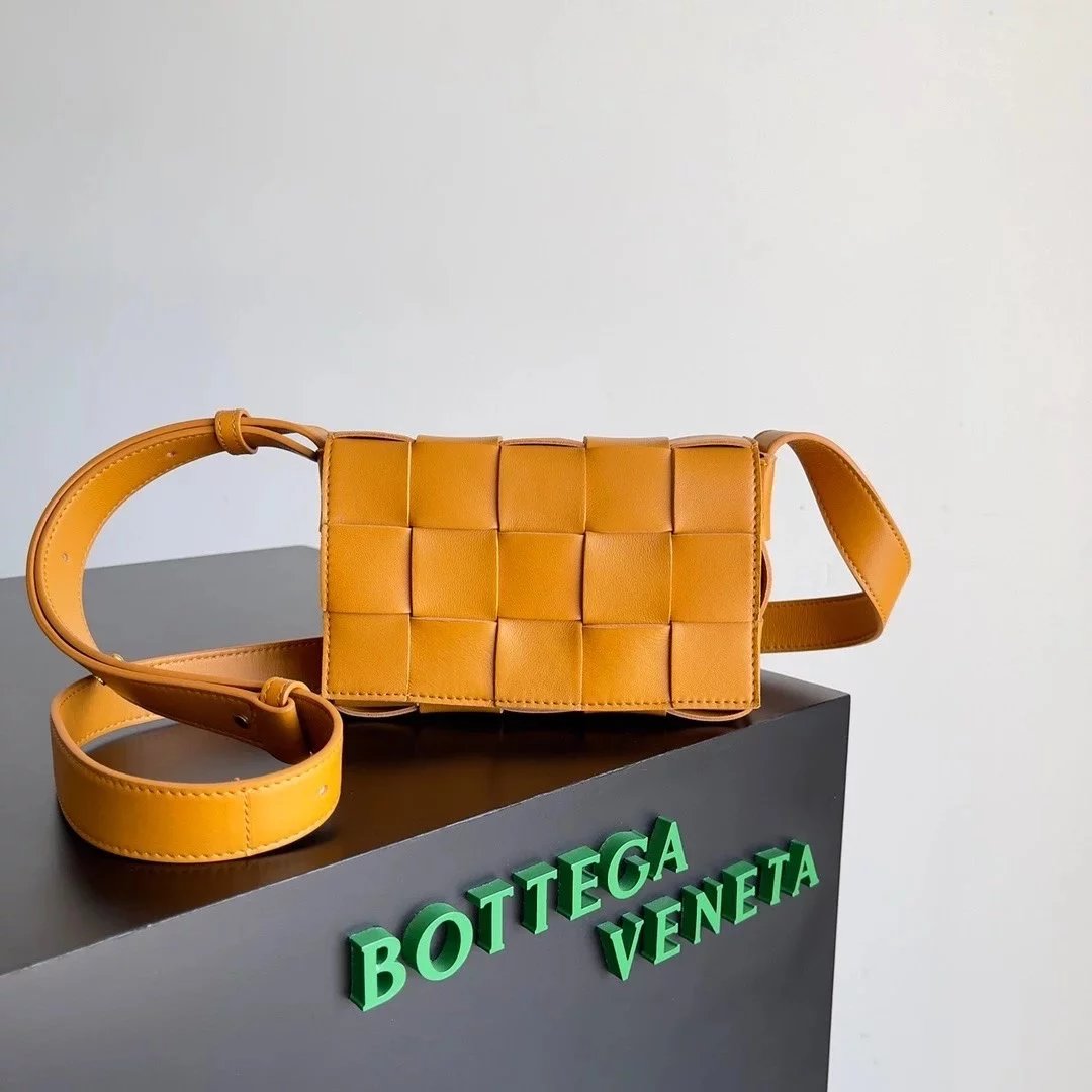 Bottega Veneta Women's Bag Top version 【Special Cabinet Version】Woven bag CROSSBODY Square Bag Pillow Bag(Lambskin)Rubik's cube bag Cassette15Plaid Woven Bag Original Leather Handbag Waist Bag Chest Bag Shoulder Messenger Bag Unisex Men's and Women's Bags