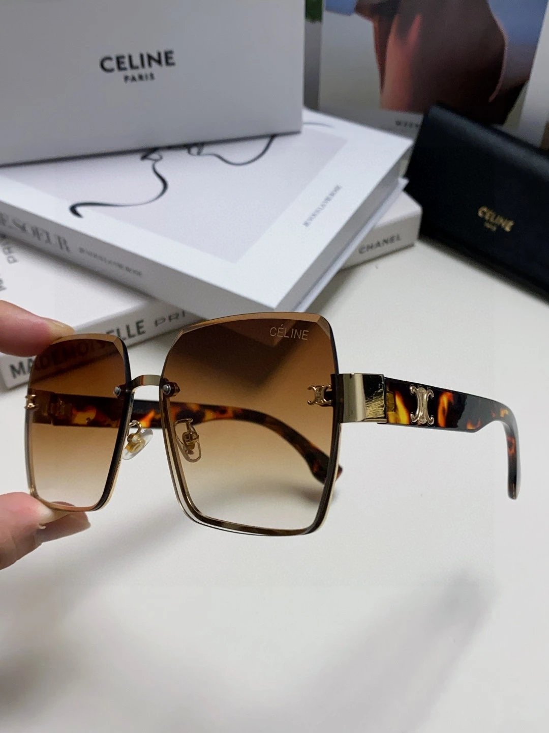 Celine Sunglasses Gold Label Temple Sunglasses Slimming Non-Prescription Unisex Couple Style UV Protection Driving Beach Fishing25ss New Sports Casual Versatile