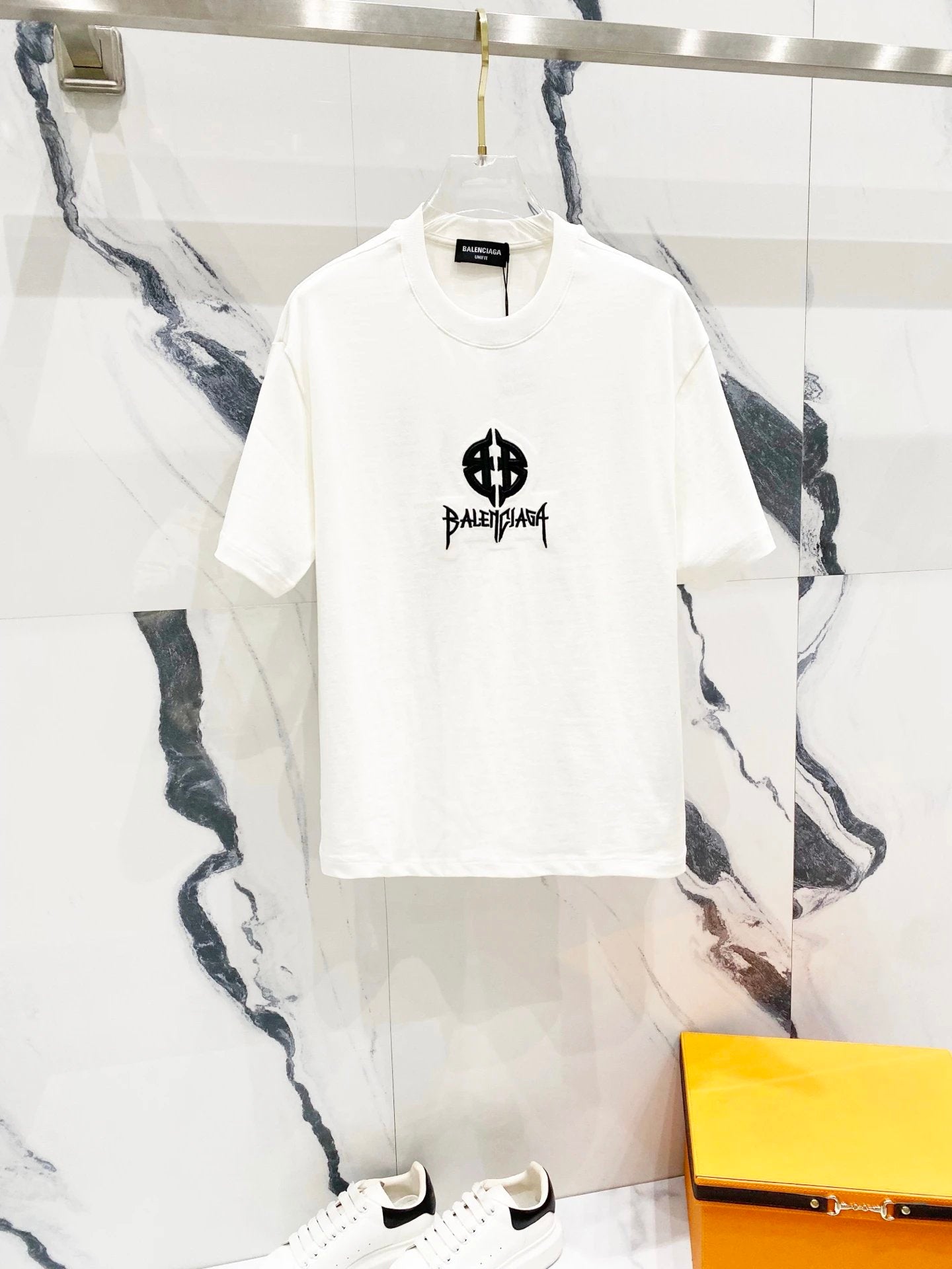 Balenciaga T-shirt Classic Retro Rock on the Chest BB Letter Embroidery logo round Neck Short Sleeve25ss New Pure Cotton Unisex Style T Casual T-Shirt Base Layer Shirt OS Loose Fit Half Sleeve Top Plus Size