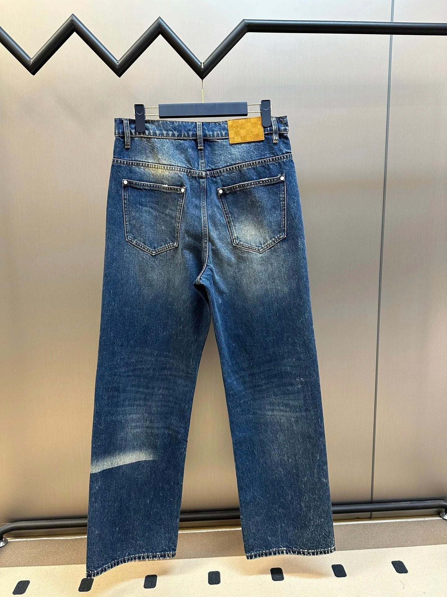 Louis Vuitton LV Jeans Shiny Rivet with Shimmering Effect25ss Spring Summer New Straight Slim Fit Jeans Unisex Loose Fit Long Pants