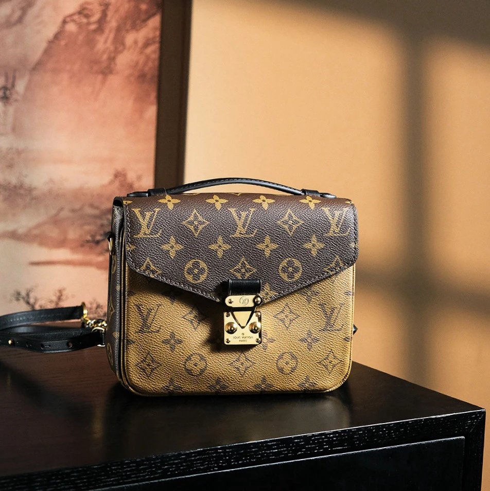 Louis Vuitton LV Backpack Top version 【MB Tax-Free Version】Dynamic Code Chip Version All-Steel Hardware2024New Women's Bag Color Matching Presbyopic Chain Bag Lock Backpack POCHETTEMÉTIS Messenger Bag Multi-Functional Preppy Style Backpack Shoulder Messen