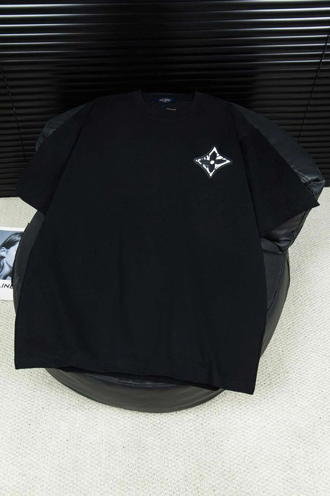 Louis Vuitton LV T-shirt Back with Large Letter Print logo round Neck Short Sleeve25ss New Pure Cotton Unisex Style T T-shirt OS Loose Fit Base Shirt Half Sleeve T-Shirt Top Half Sleeve