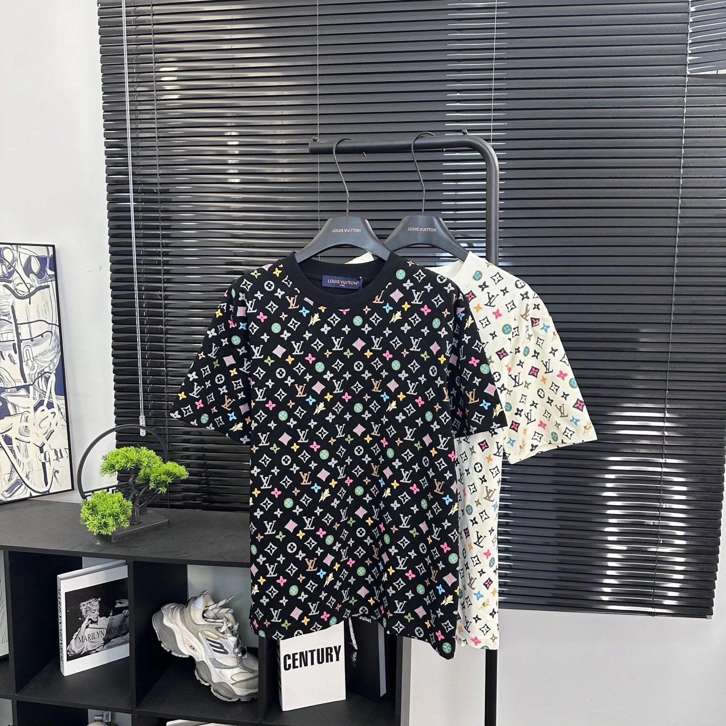 Louis Vuitton LV T-shirt New Dog Walking Series Colorful Digital Print logo round Neck Short Sleeve25ss New Pure Cotton Unisex Style T Casual T-Shirt Base Layer Shirt OS Loose Fit Half Sleeve Top Plus Size