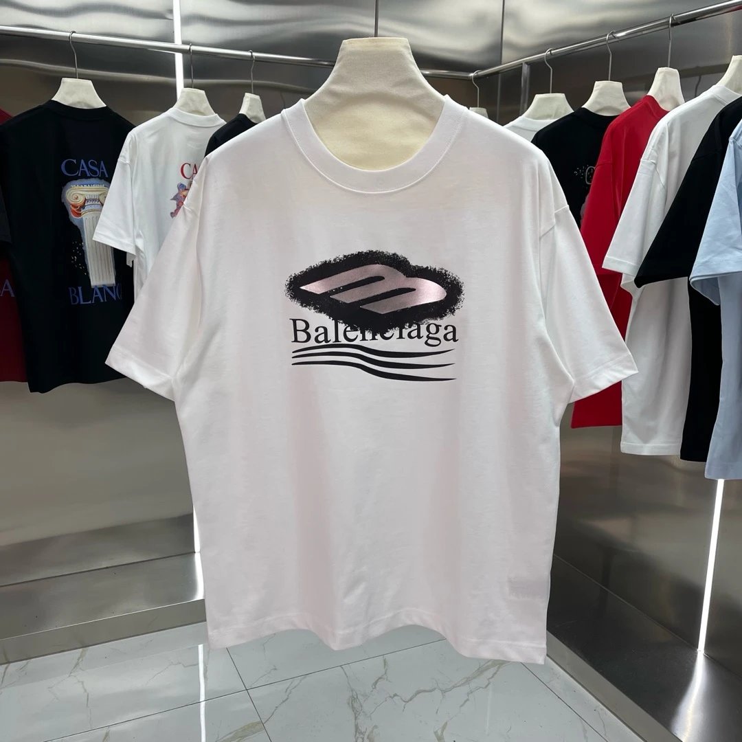 Balenciaga T-shirt Front Chest Print Spray Painting Logo Logo Crew Neck Short Sleeve25ss New Pure Cotton Unisex Style T T-shirt OS Loose Fit Base Shirt Top Half Sleeve T-Shirt