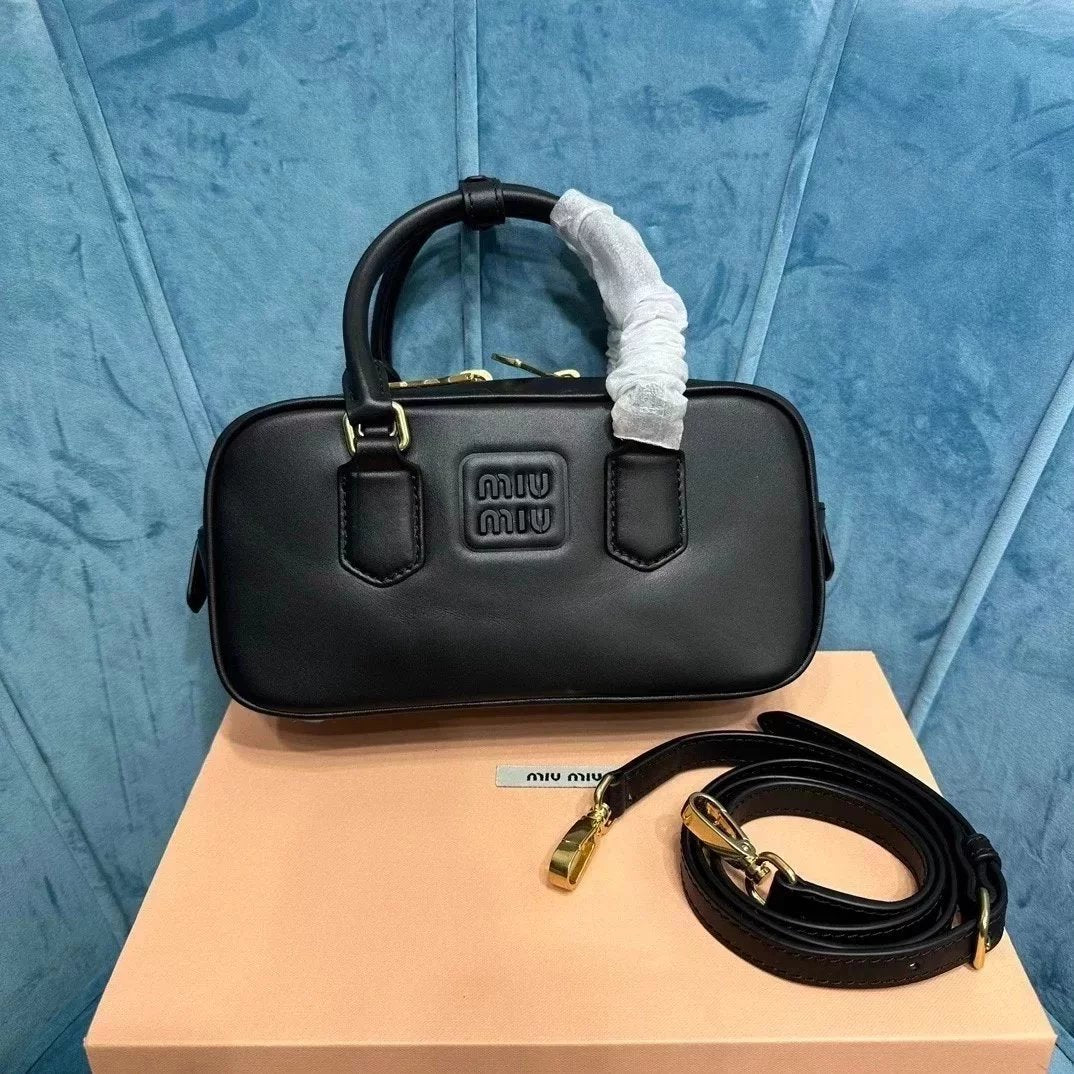 Miu Miu Bag Top version 【Original Leather】New Bowling Bag Miu Home Unique Style Matelasse Sheepskin Bag Small Size Large Size Hand-Held Pleated Sheepskin Leather Women's Bag Box Bag Travel Bag New Women's Bag Pillow Bag Bowling Bag5BB1845BB142