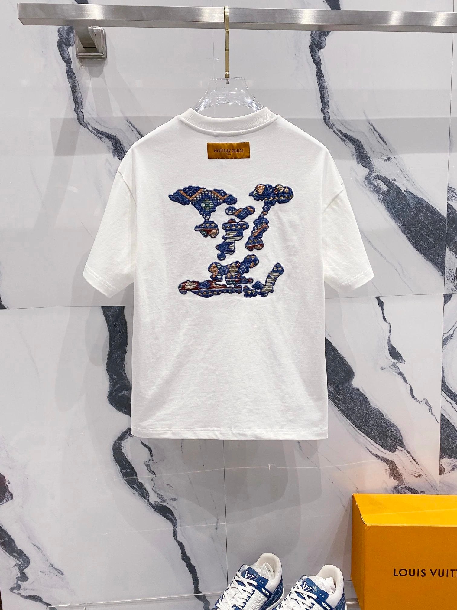 Louis Vuitton LV T-shirt Cowhide Patch Embroidery Cloud Letters LOGO Logo Crew Neck Short Sleeve25ss New Pure Cotton Unisex Style T T-shirt OS Loose Fit Base Shirt Casual Short Sleeve Top T-Shirt