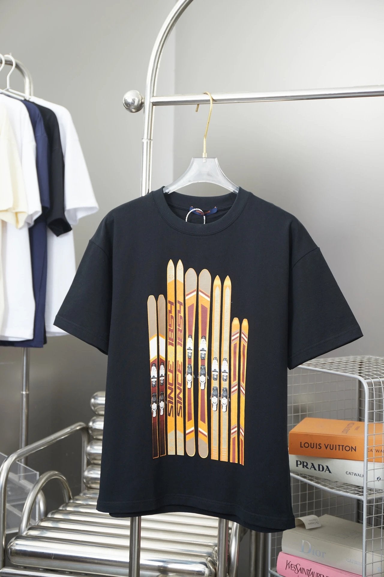 Louis Vuitton LV T-shirt Gold Foil and Gold Powder Embroidery logo Round Neck Short Sleeve Pure Cotton Unisex T T-shirt OS Loose Fit Base Shirt Summer New Casual Simple T-Shirt