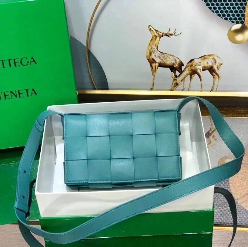 Bottega Veneta Women's Bag Top version 【Special Cabinet Version】Woven bag CROSSBODY Square Bag Pillow Bag(Lambskin)Rubik's cube bag Cassette15Plaid Woven Bag Original Leather Handbag Waist Bag Chest Bag Shoulder Messenger Bag Unisex Men's and Women's Bags