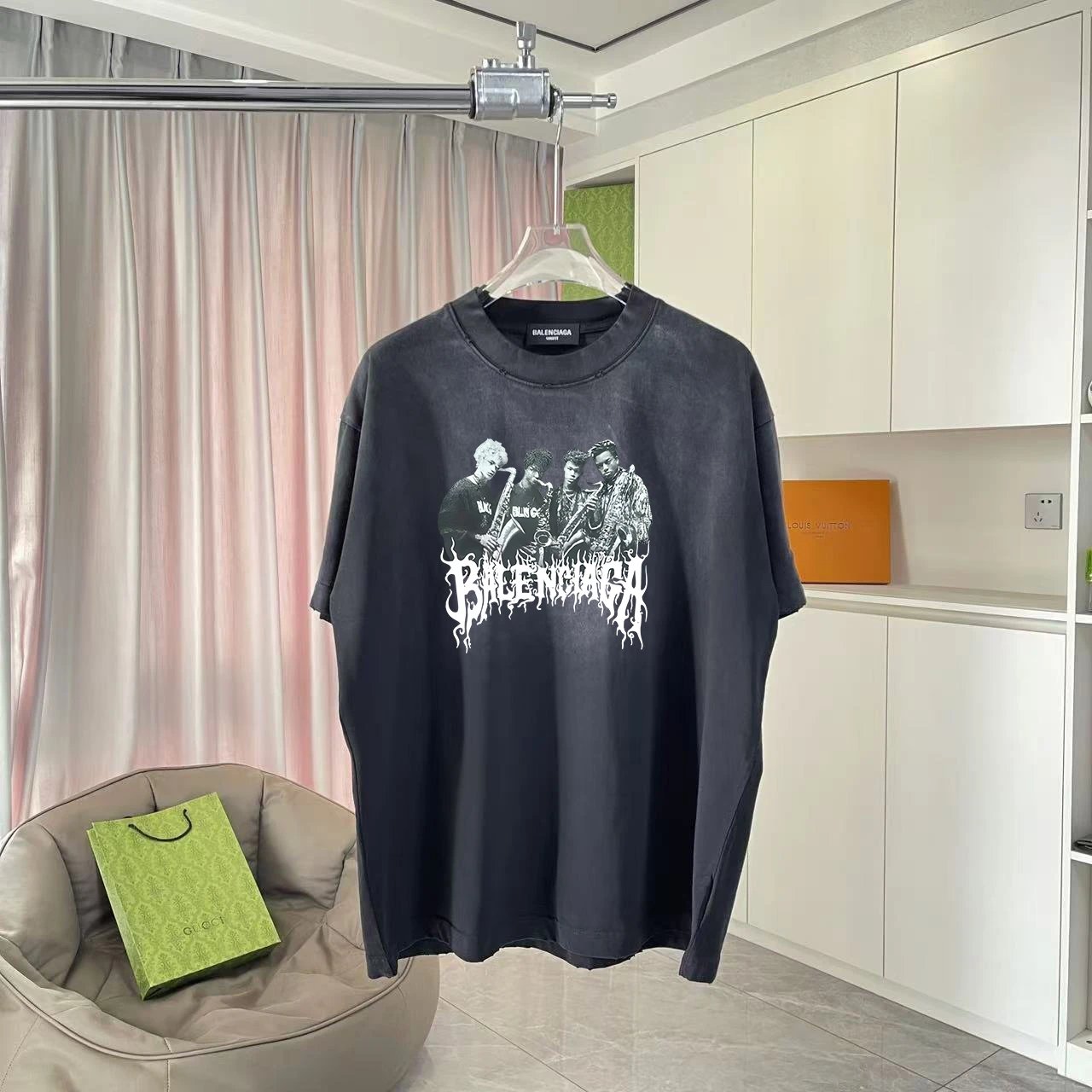 Balenciaga T-shirt Chest Character Pattern Print logo round Neck Short Sleeve25ss New Pure Cotton Unisex Style T T-shirt OS Loose Fit Base Shirt Top Half Sleeve T-Shirt