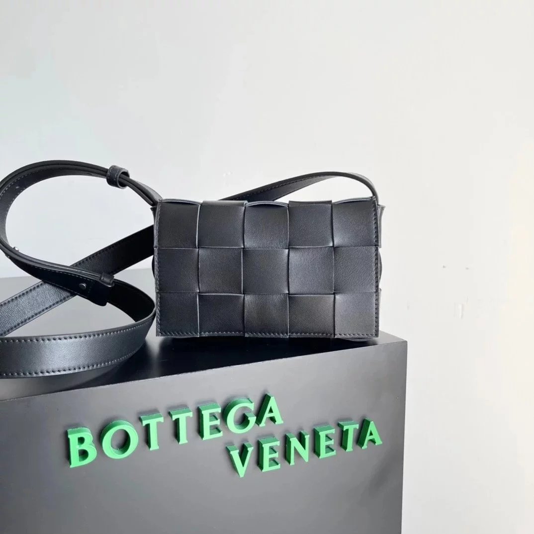Bottega Veneta Women's Bag Top version 【Special Cabinet Version】Woven bag CROSSBODY Square Bag Pillow Bag(Lambskin)Rubik's cube bag Cassette15Plaid Woven Bag Original Leather Handbag Waist Bag Chest Bag Shoulder Messenger Bag Unisex Men's and Women's Bags