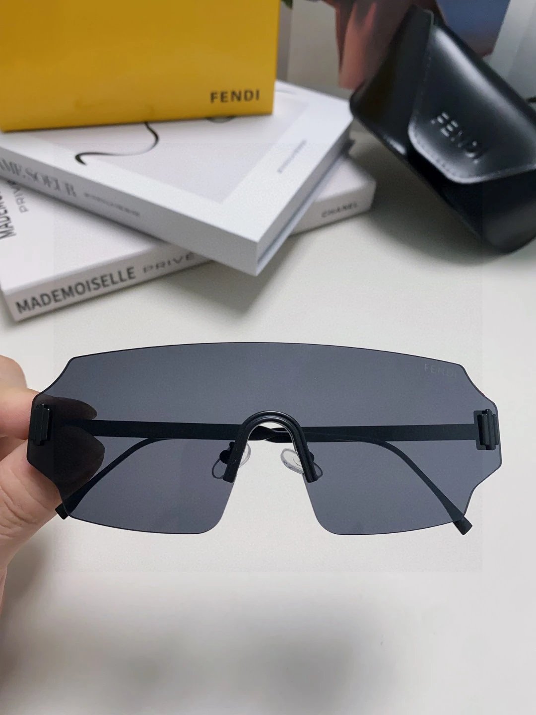 Fendi Sunglasses Face Shield Sunshade Windproof Sunglasses Slimming Non-Prescription UV Protection Unisex Couple Style Driving Beach Fishing25ss New Sports Casual Versatile