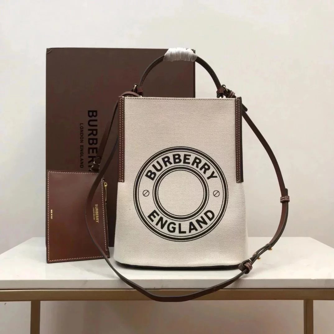 Burberry Women's Bag Top version New Silk Screen logo Bucket Bag Women's Bag Equestrian Style Cotton Canvas Bucket Bag Hand Bag Crossbody Bag Comes with Artistic Fresh Atmosphere Upper Body Matching Is Also beyond Imagination to Show Temperament