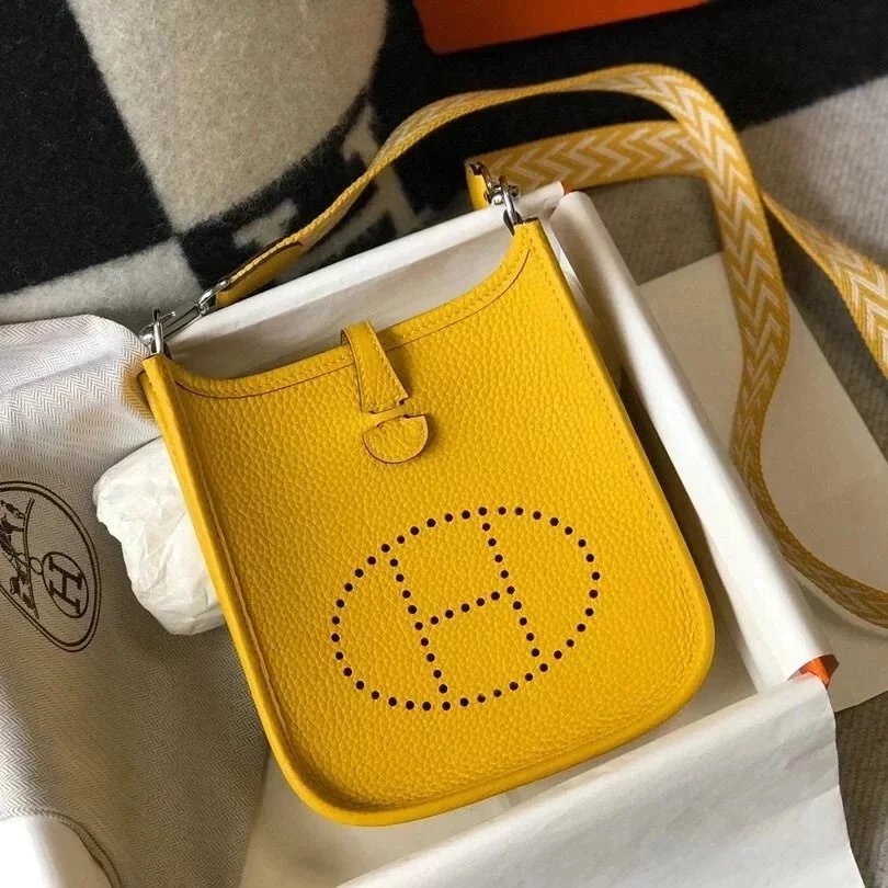 Hermes women's bag Top version New Beeswax Thread Sewing Handmade EvelyneminiH Home Mini Calfskin Hollow-out Evlin Bag Letter Punching Bag Elephant Gray Golden Brown Milkshake White and Black Shoulder Crossbody Buckle Women's Bag
