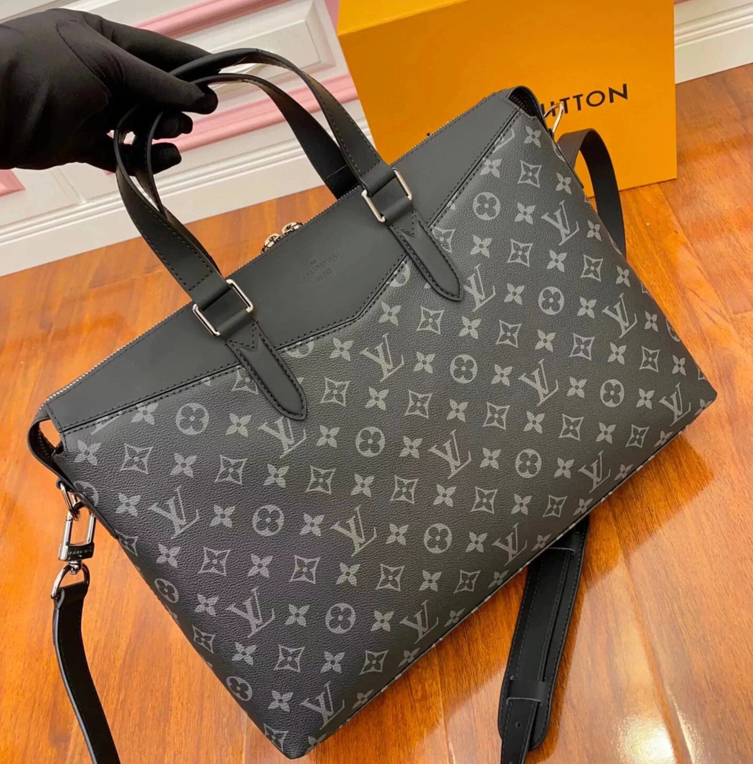 Louis Vuitton LV briefcase Top version 【**Version】Classic Men EXPLORER Black Flower Portable Briefcase Shoulder Crossbody Men's Bag Business Briefcase Tote Bag Men's Bag Handbag M40566