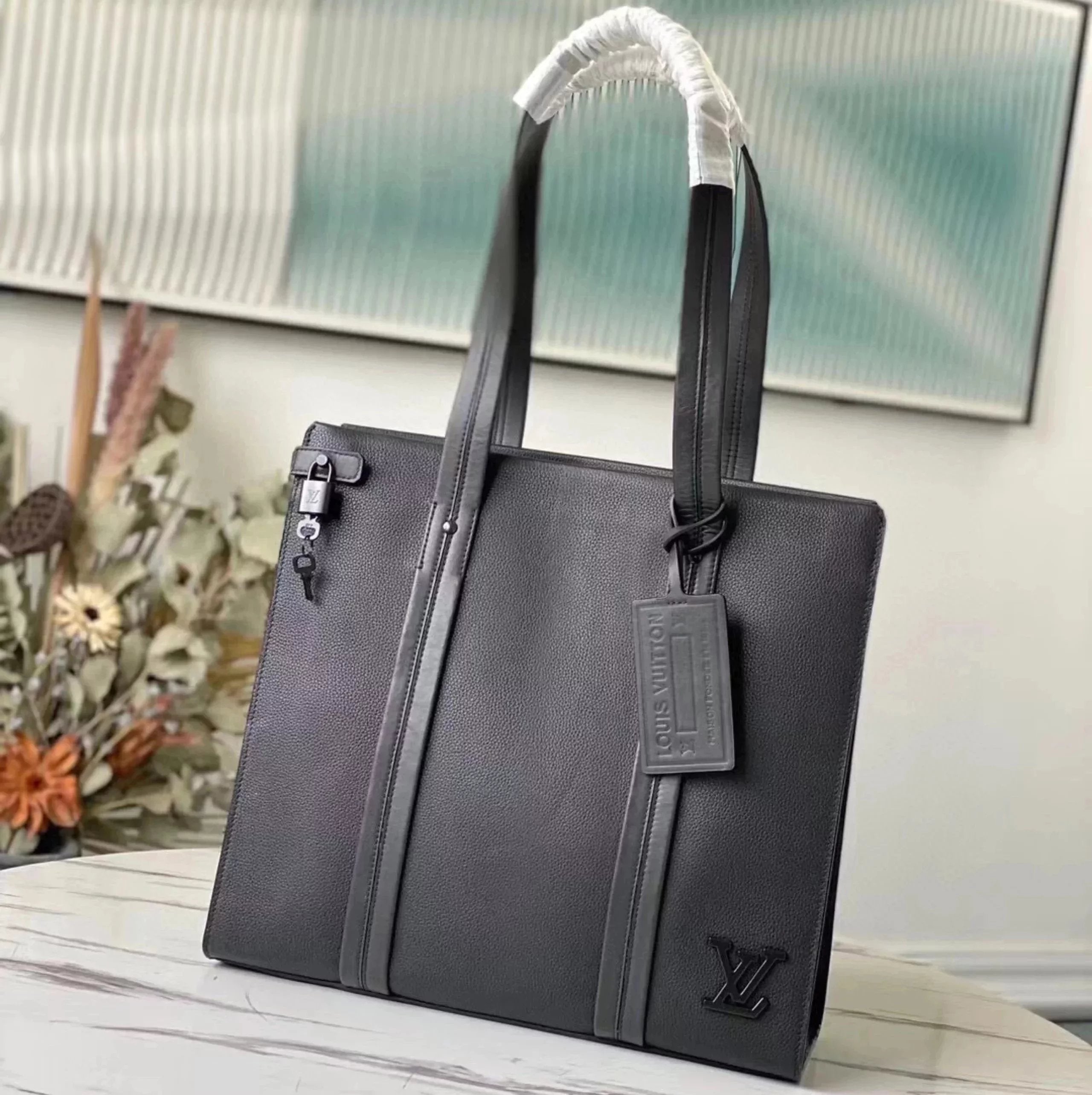 Louis Vuitton LV briefcase Top version M57308Men's Leather Bag Black Briefcase TOTE Bag Aerogr Tote Bag Men's Briefcase Shopping Bag for Business Trip