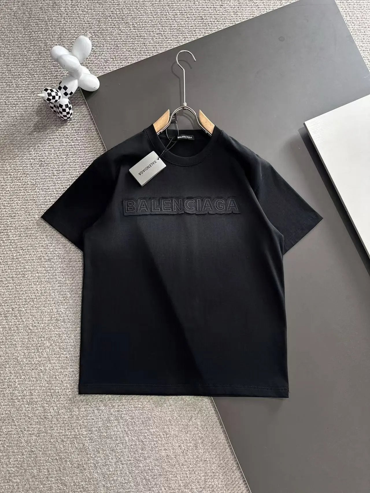 Balenciaga T-shirt Chest Letter Patch Embroidery logo round Neck Short Sleeve25ss New pure cotton T Unisex T-Shirt OS Drop Shoulder Loose Fit Base Shirt Top T-Shirt Short Sleeve