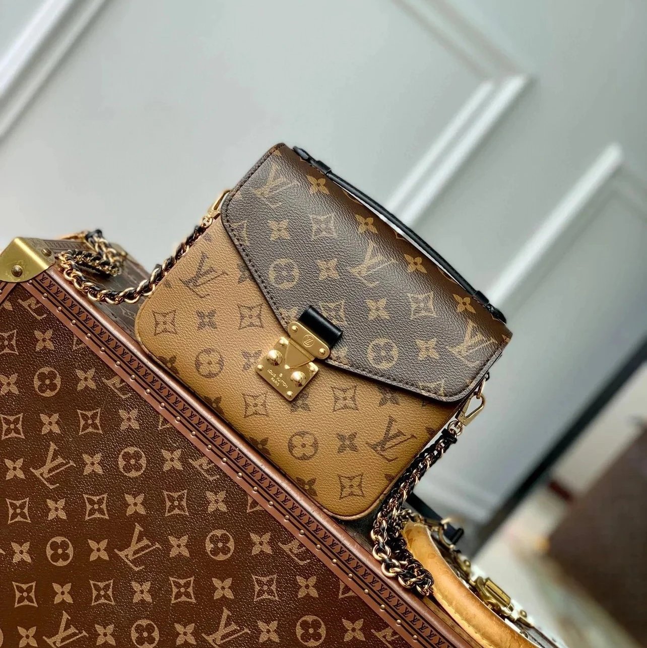 Louis Vuitton LV Backpack Top version 【MB Tax-Free Version】Dynamic Code Chip Version All-Steel Hardware2024New Women's Bag Color Matching Presbyopic Chain Bag Lock Backpack POCHETTEMÉTIS Messenger Bag Multi-Functional Preppy Style Backpack Shoulder Messen