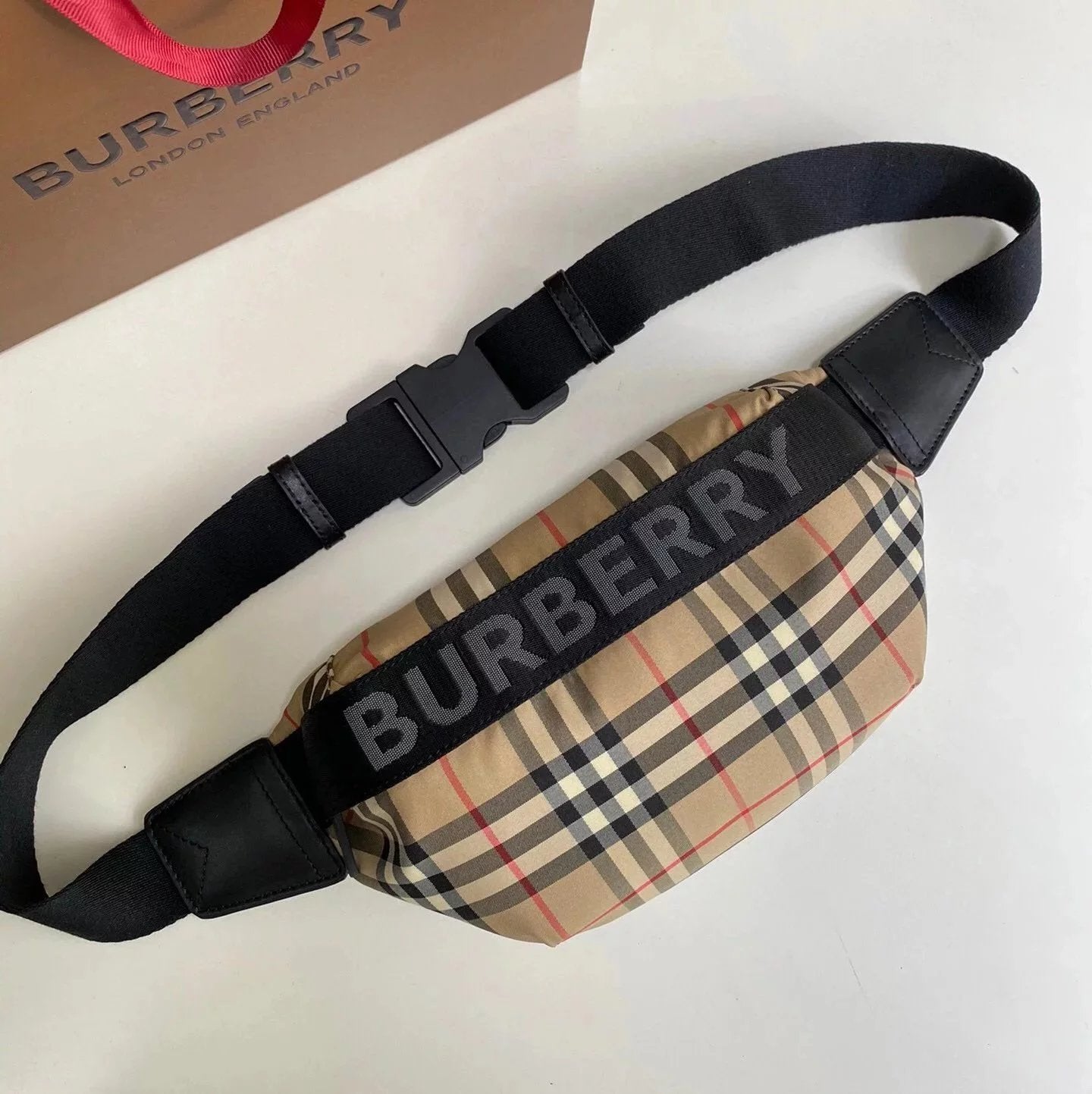 Burberry Women's Bag Top version Version Men's and Women's Bags80101441Black Medium Logo Letter logo Unisex Waist Bag Men's Crossbody Chest Bag Backpack Shoulder Bag Original Single Famous Brand Bag