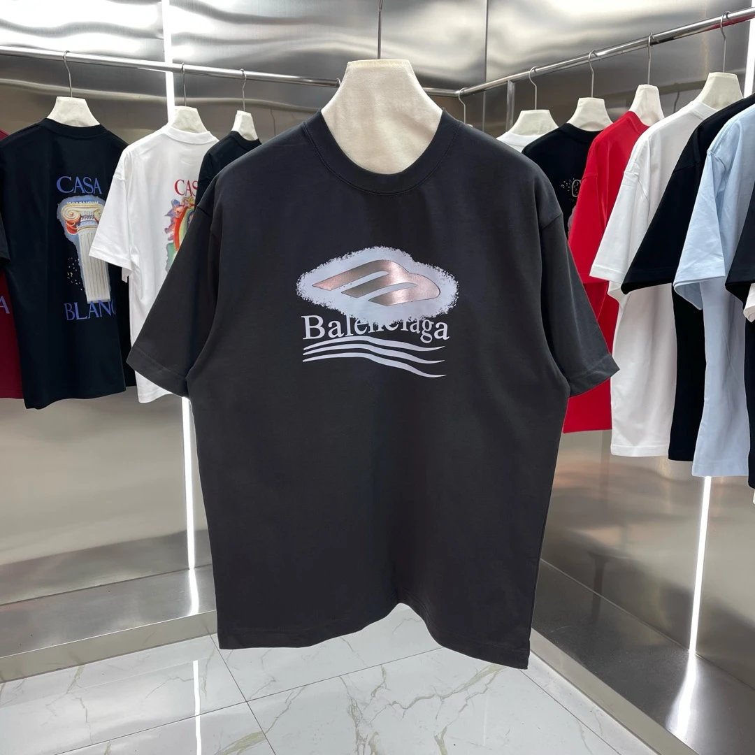 Balenciaga T-shirt Front Chest Print Spray Painting Logo Logo Crew Neck Short Sleeve25ss New Pure Cotton Unisex Style T T-shirt OS Loose Fit Base Shirt Top Half Sleeve T-Shirt