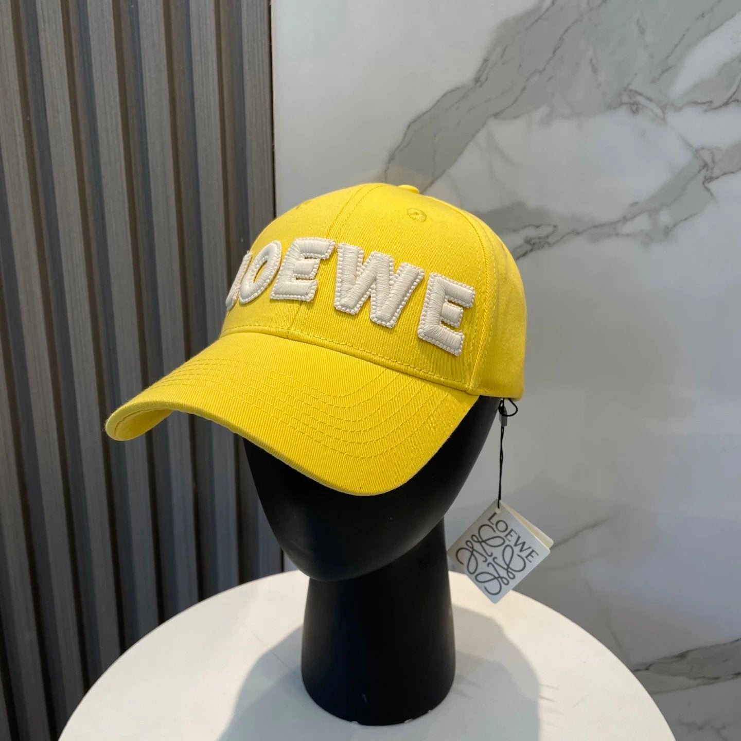 LOEWE Hat Minimalist Embroidery logo Baseball Cap Sunshade Sun Protection Duckbill Cap Large Head Circumference Slimming Face Curved Brim Versatile Sports Hat for Men and Women Couples Same Style
