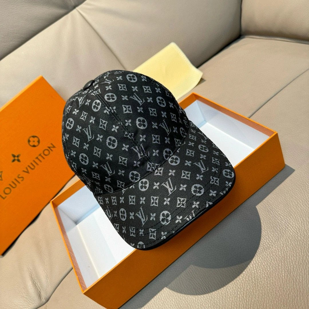 Louis Vuitton LV Hat Vintage Floral Embroidery logo Baseball Cap Sun Protection Visor Cap Large Head Circumference Versatile Sports Hat Slimming Face Curved Brim Unisex Couple Style