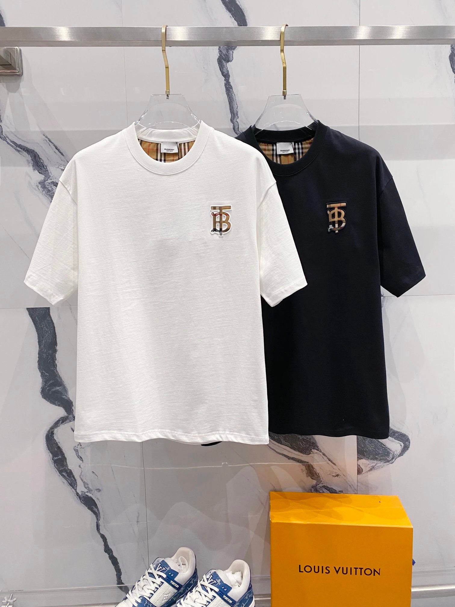 Burberry T-shirt TB Letters LOGO Patch Embossed Small Logo Design Round Neck Short Sleeve25ss New Pure Cotton Unisex Style T T-shirt OS Loose Fit Base Shirt Casual Short Sleeve Top T-Shirt