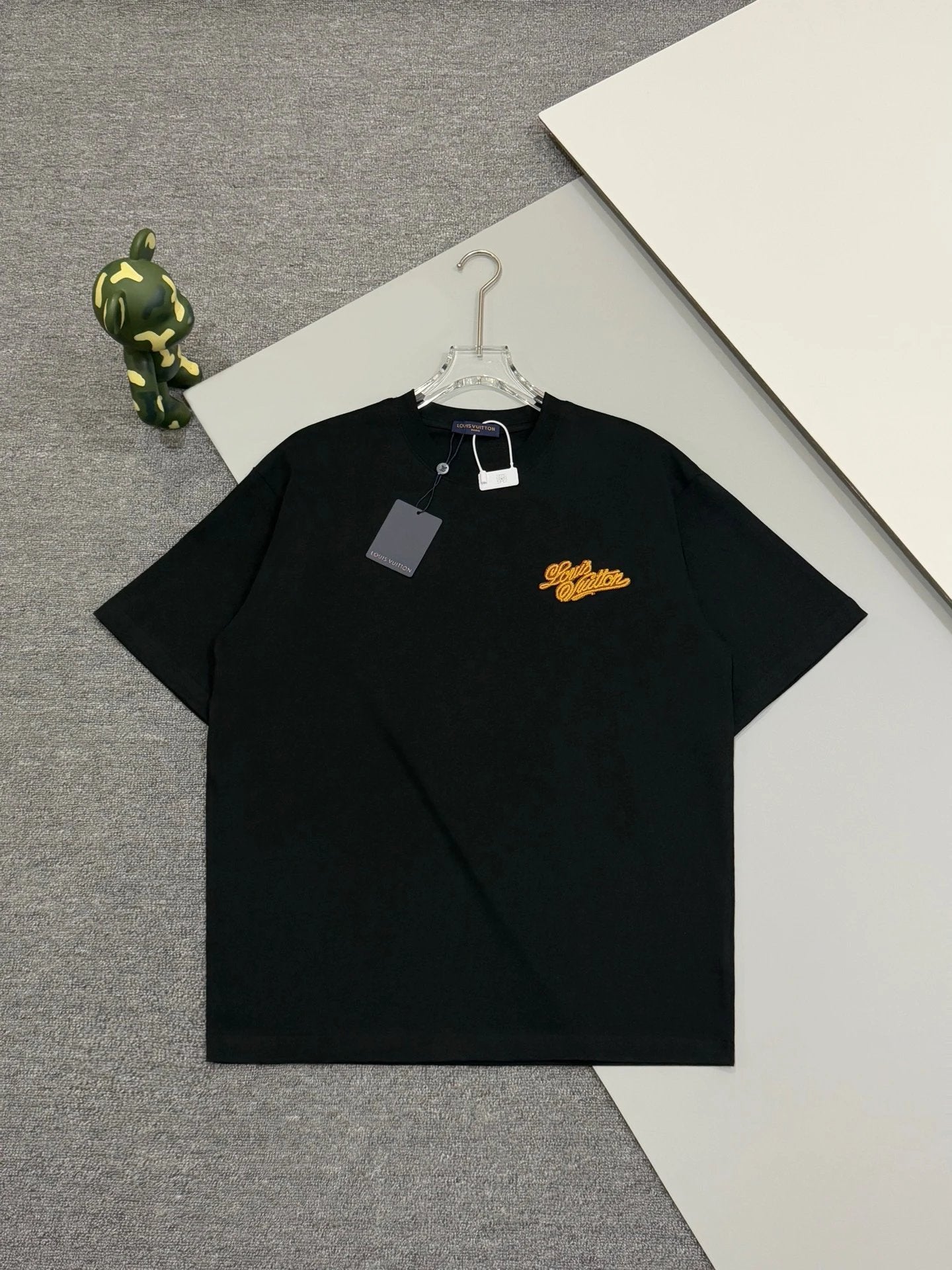 Louis Vuitton LV T-shirt Front and back golden embroidery logo round Neck Short Sleeve25ss New pure cotton T Unisex T-Shirt OS Drop Shoulder Loose Fit Base Shirt Top T-Shirt Short Sleeve