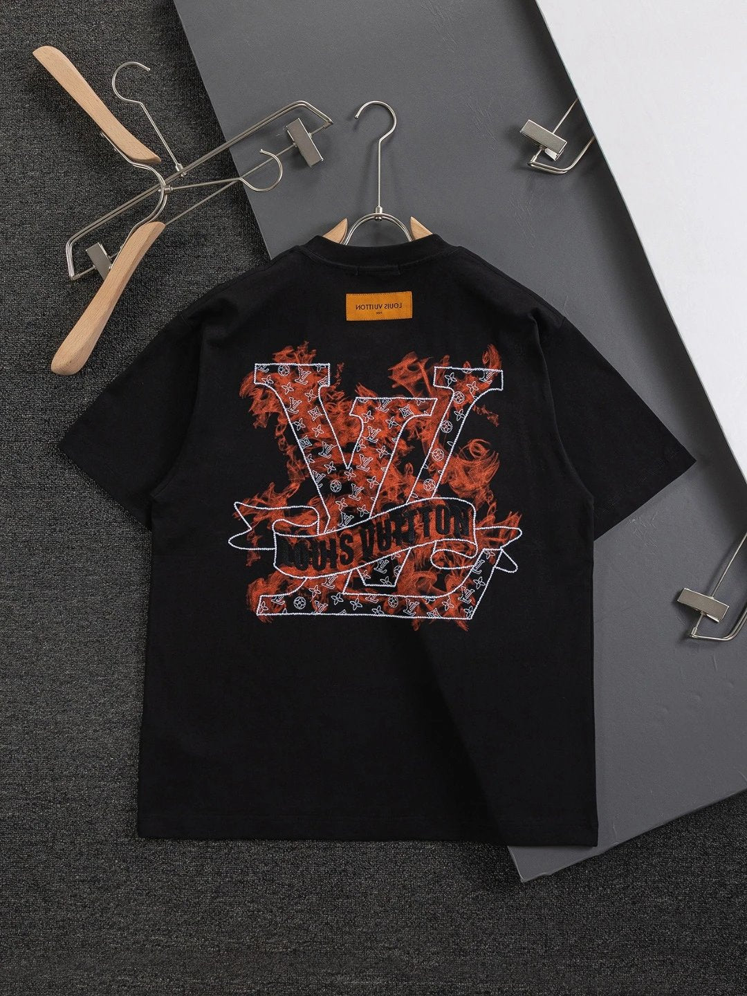 Louis Vuitton LV T-shirt Back Flame Halo Flat Line Letter Embroidery logo round Neck Short Sleeve25ss New pure cotton T Unisex T-Shirt OS Drop Shoulder Loose Fit Base Shirt Top T-Shirt Short Sleeve