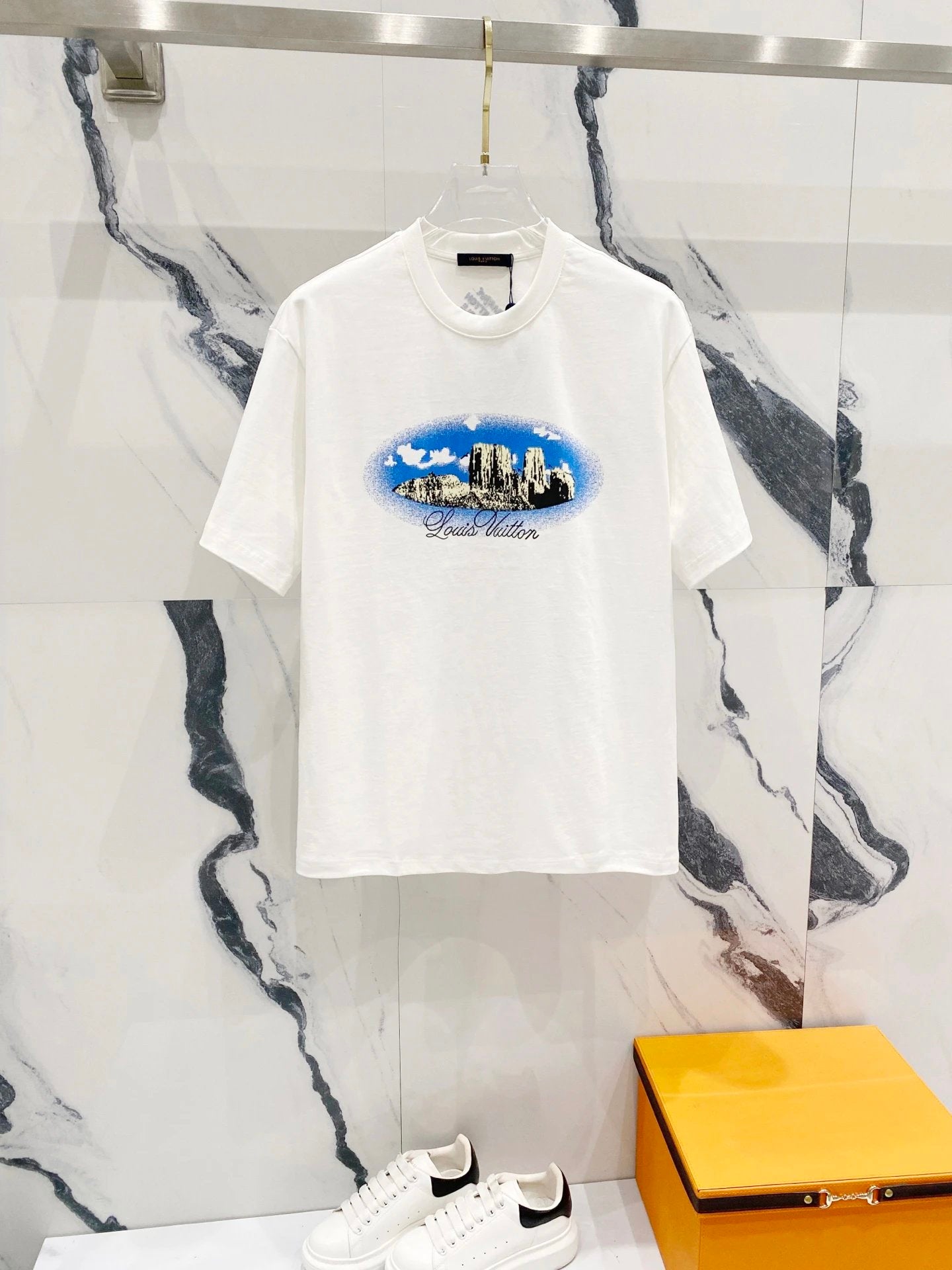 Louis Vuitton LV T-shirt Runway Style Island Pattern Print Embroidered Letters LOGO round Neck Short Sleeve25ss New Pure Cotton Unisex Style T Casual T-Shirt Base Layer Shirt OS Loose Fit Short Sleeve