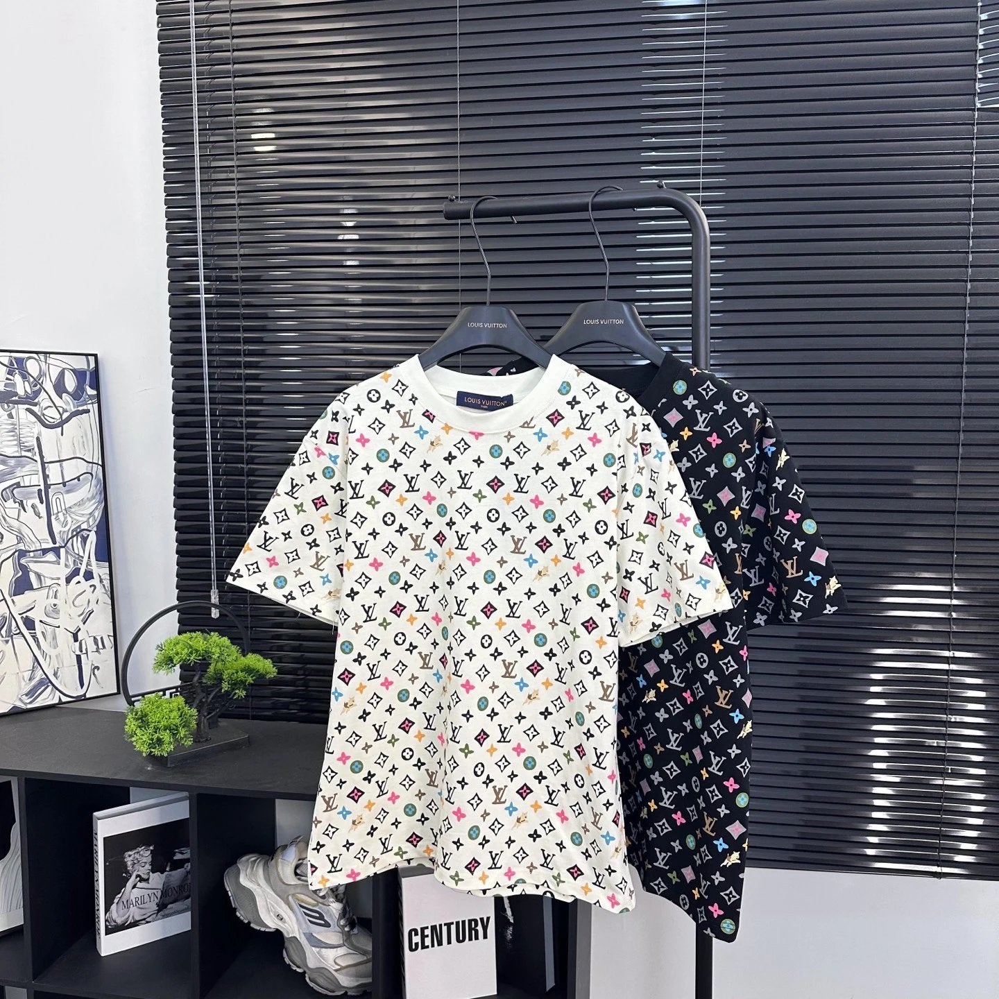 Louis Vuitton LV T-shirt New Dog Walking Series Colorful Digital Print logo round Neck Short Sleeve25ss New Pure Cotton Unisex Style T Casual T-Shirt Base Layer Shirt OS Loose Fit Half Sleeve Top Plus Size