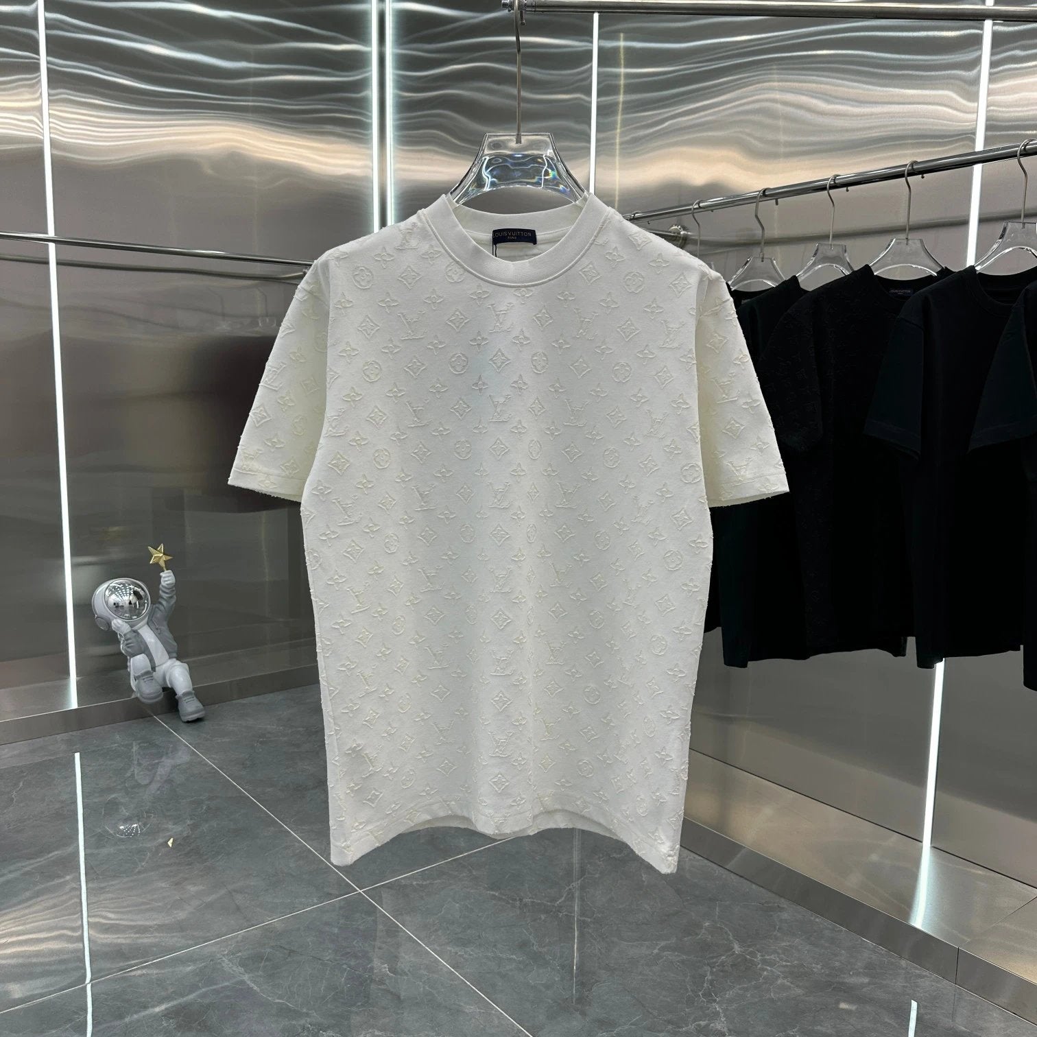 Louis Vuitton LV T-shirt Flame Embroidery Round Neck Short Sleeve25ss New pure cotton T Unisex T-Shirt OS Drop Shoulder Loose Fit Base Shirt Top T-Shirt Short Sleeve