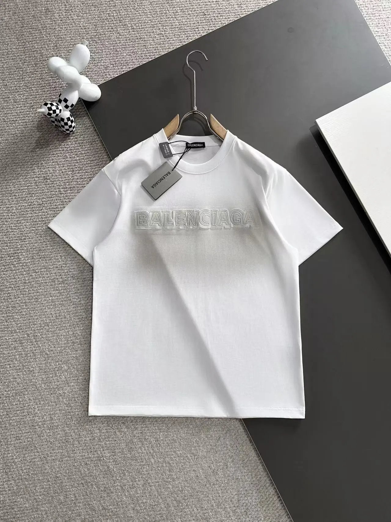 Balenciaga T-shirt Chest Letter Patch Embroidery logo round Neck Short Sleeve25ss New pure cotton T Unisex T-Shirt OS Drop Shoulder Loose Fit Base Shirt Top T-Shirt Short Sleeve