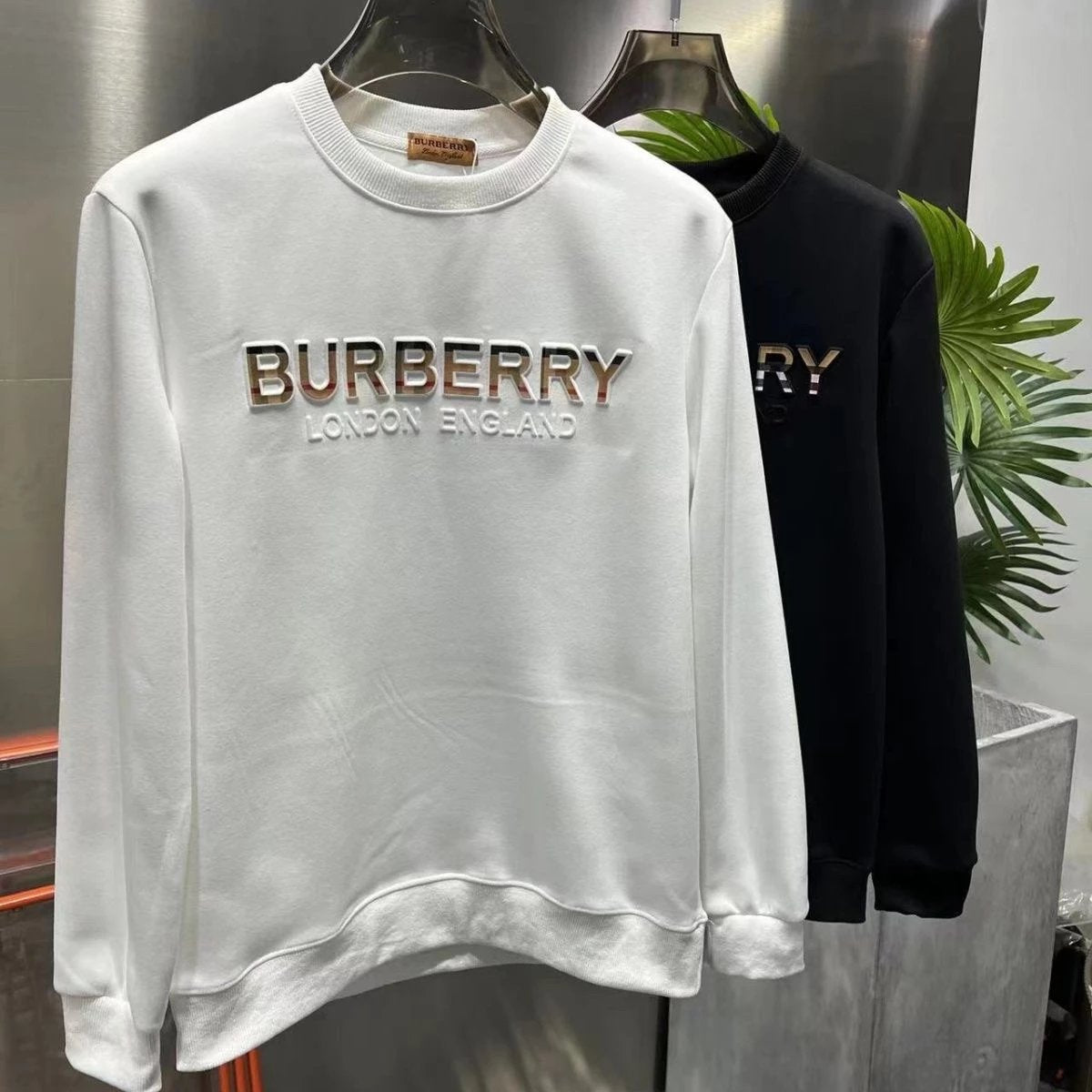 Burberry Clothing B War Horse T-shirt Sweater Collection