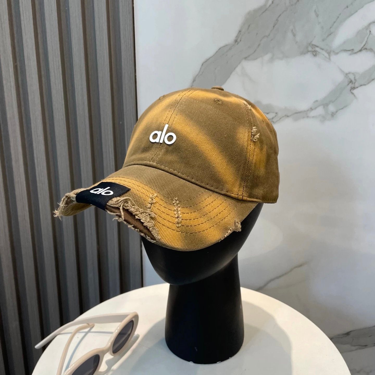 Alo Yoga Hat Classic Letters logo Baseball Cap Sunshade Sun Protection Duckbill Cap Unisex Couple Style Large Head Circumference Slimming Face Curved Brim Versatile Sports Hat