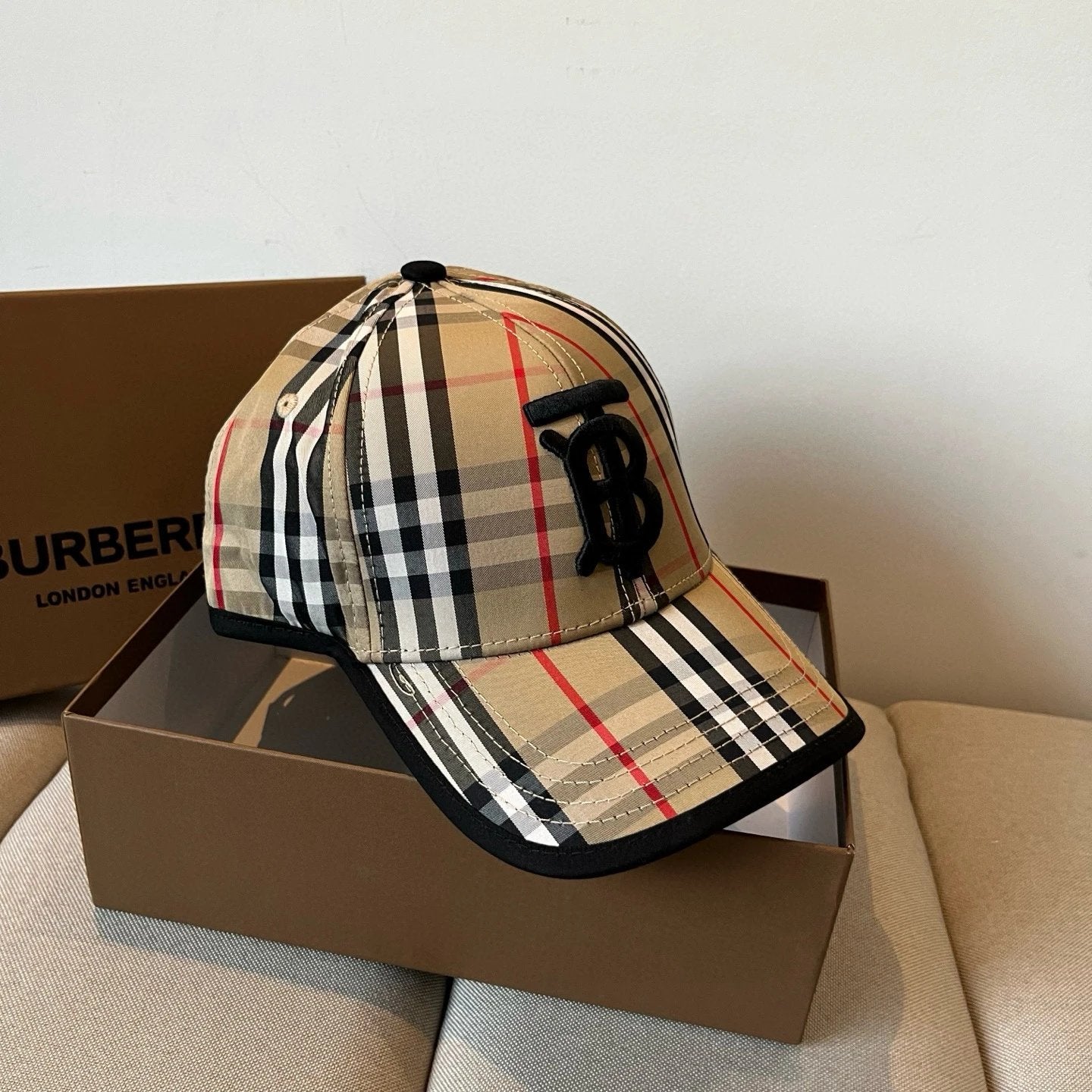 Burberry Hat Plaid logo Baseball Cap Sunshade Sun Protection Duckbill Cap Slimming Face Curved Brim Versatile Large Head Circumference Sports Hat Unisex Couple Style