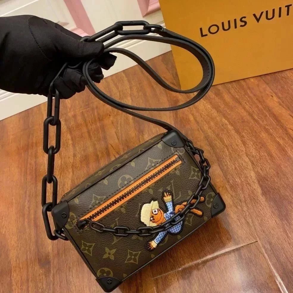Louis Vuitton LV Men's Bag Top version M44735Black Flower Men's and Women's Bags MiniSoftTrunk Handbag Box Bag Shoulder Messenger Bag Men's and Women's Handbags LM44480Presbyopic Box Bag New Color Blue M82558