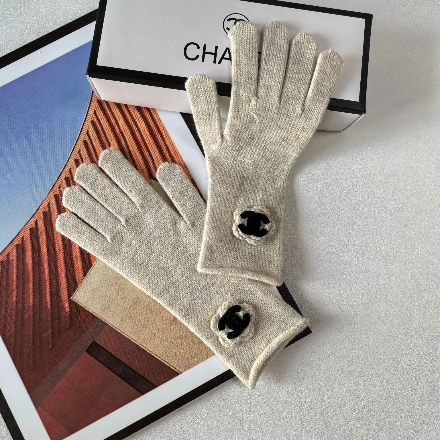 Chanel Gloves Knitting Wool Gloves with Packaging High Quality Fashion Fashion Brand
Camellia Gloves,