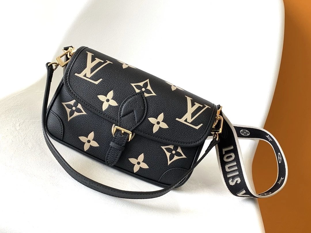Louis Vuitton LV Women's Bag Top version Super Original Leather2022New Baguette Bag Presbyopic Underarm Shoulder Messenger Bag