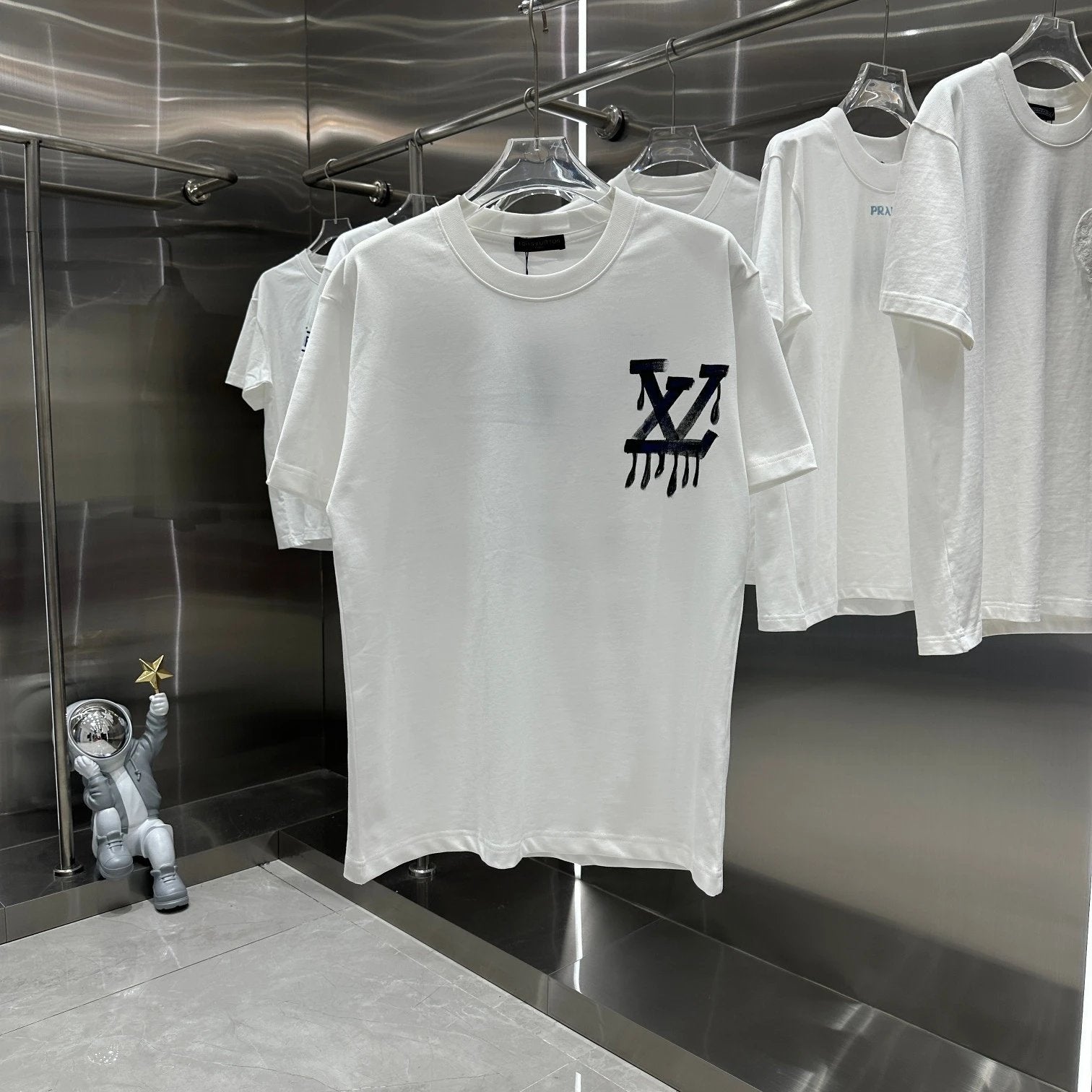 Louis Vuitton LV T-shirt Spray Paint Graffiti logo round Neck Short Sleeve25ss New Pure Cotton Unisex Style T T-shirt OS Loose Fit Base Shirt Short Sleeve T-Shirt Top