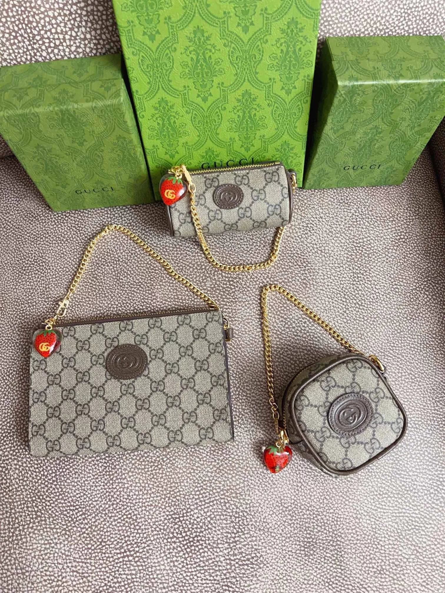 Gucci Wallet Top version **Original Model:726252New Double G Strawberry Ornaments mini Lipstick pack~Change packet726253726247Short Wallet726252Small Square Bag Mini Cosmetic Bag Coin Purse