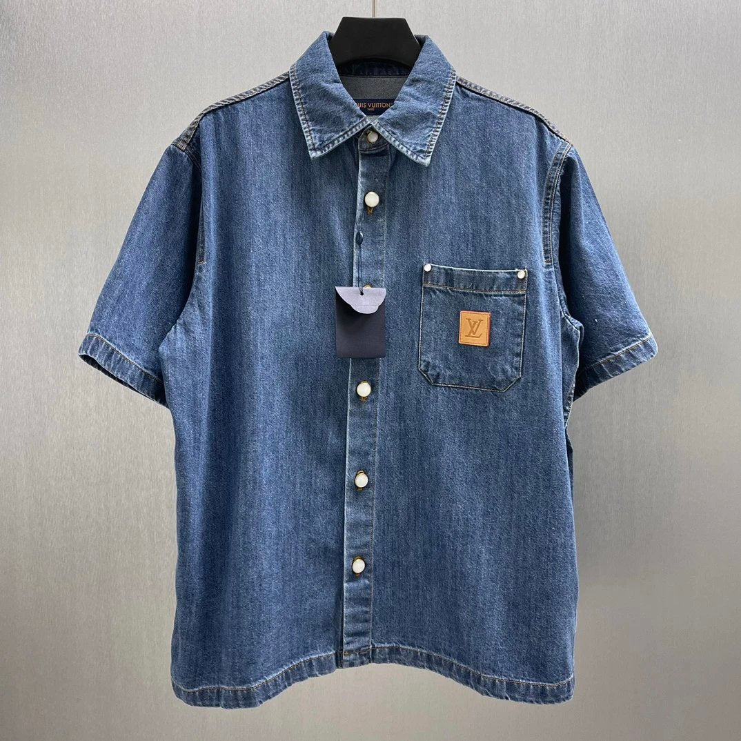 Louis Vuitton LV Shirt Back Slogan Print logo Short Sleeve Shirt25ss New Solid Color Vintage Plaid Striped Cotton Patchwork Striped Unisex War Horse Jacket Shirt Casual Business Versatile