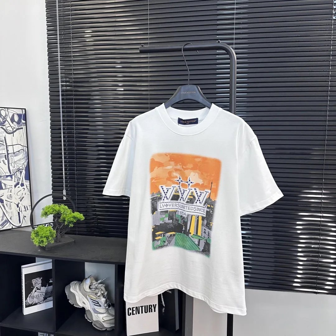 Louis Vuitton LV T-shirt Cityscape Digital Rhinestone Embroidery logo round Neck Short Sleeve25ss New Pure Cotton Unisex Style T Casual T-Shirt Base Layer Shirt OS Loose Fit Half Sleeve Top Plus Size