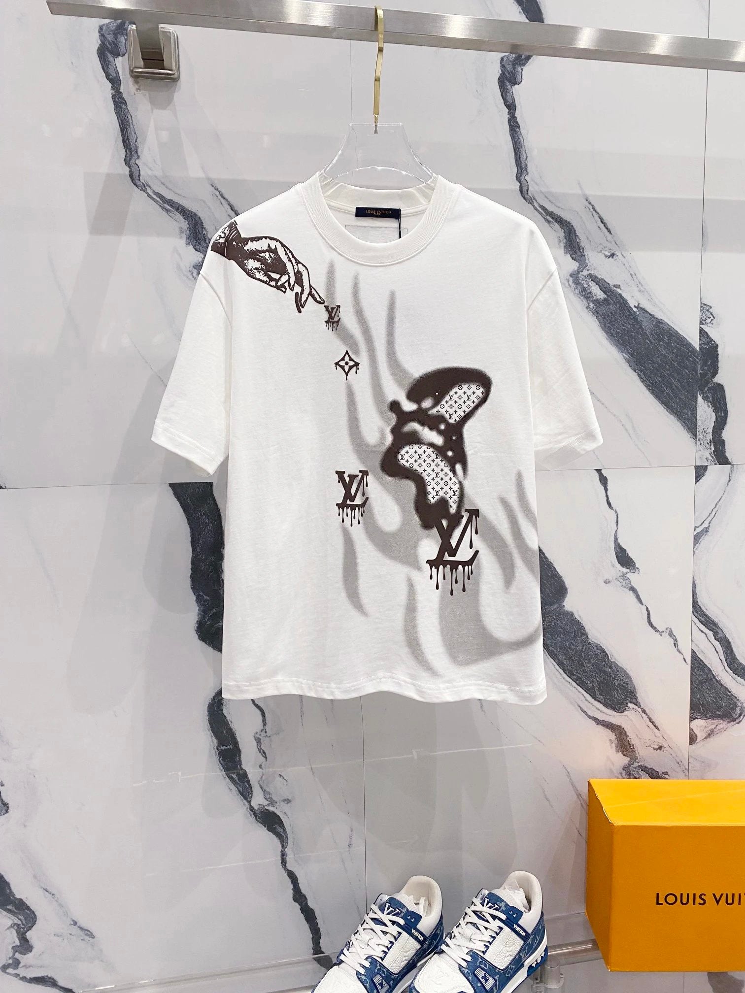 Louis Vuitton LV T-shirt Creative Finger Flame Letters LOGO Printed Logo Crew Neck Short Sleeve Pure Cotton Unisex T T-shirt OS Loose Fit T-Shirt Casual Simple Base Shirt