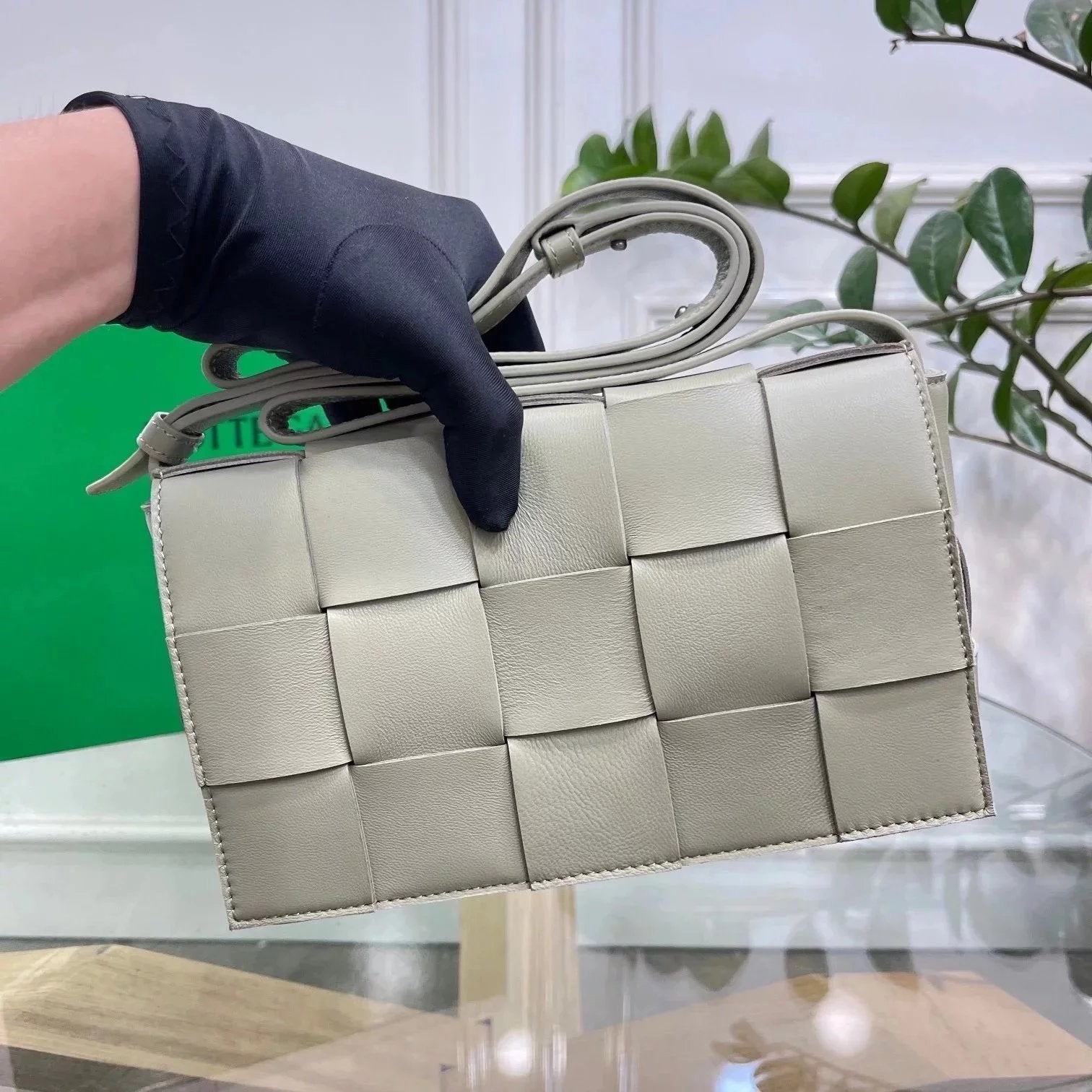 Bottega Veneta Women's Bag Top version 【Special Cabinet Version】Woven bag CROSSBODY Square Bag Pillow Bag(Lambskin)Rubik's cube bag Cassette15Plaid Woven Bag Original Leather Handbag Waist Bag Chest Bag Shoulder Messenger Bag Unisex Men's and Women's Bags