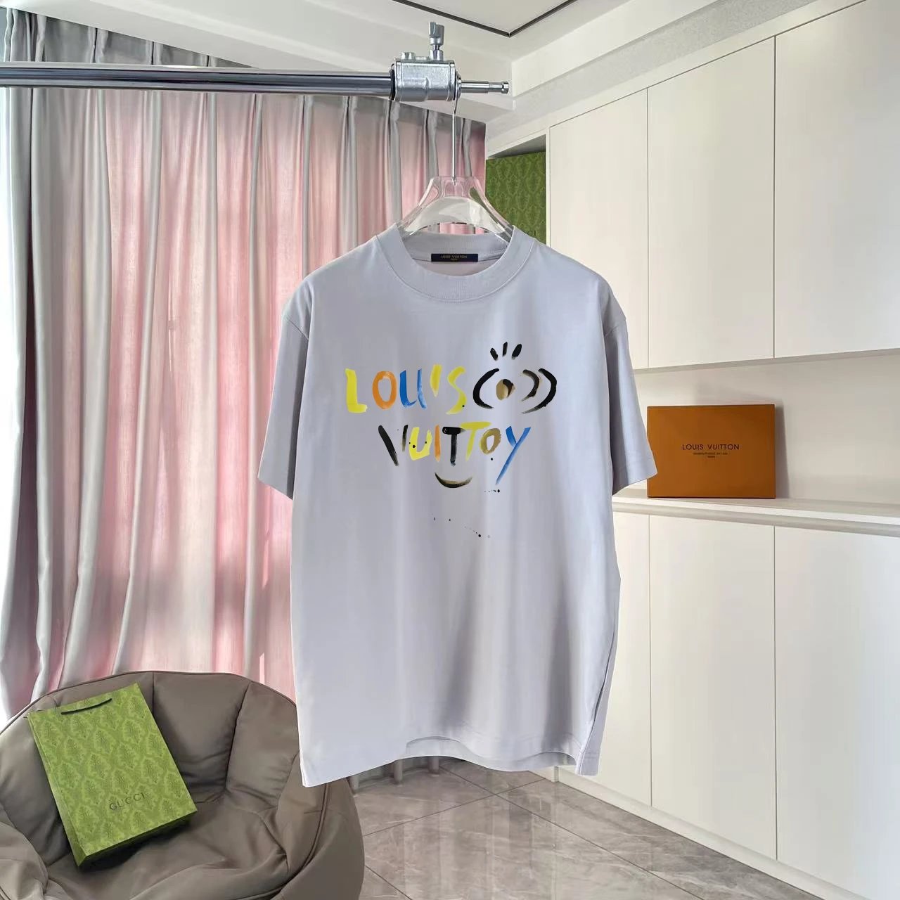 Louis Vuitton LV T-shirt Colorful Print on the Chest logo round Neck Short Sleeve25ss New Pure Cotton Unisex Style T T-shirt OS Loose Fit Base Shirt Short Sleeve T-Shirt Top