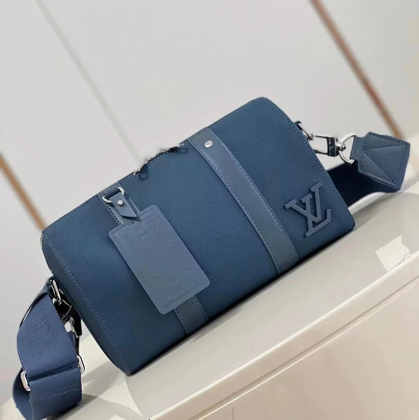 Louis Vuitton LV Men's Bag Top version 【Original Quality】M593282022New Men's, Gray Full Leather citykeepalxs Pillow Bag Single Shoulder Crossbody Men's Bag round Bag Cattle Leather Bag