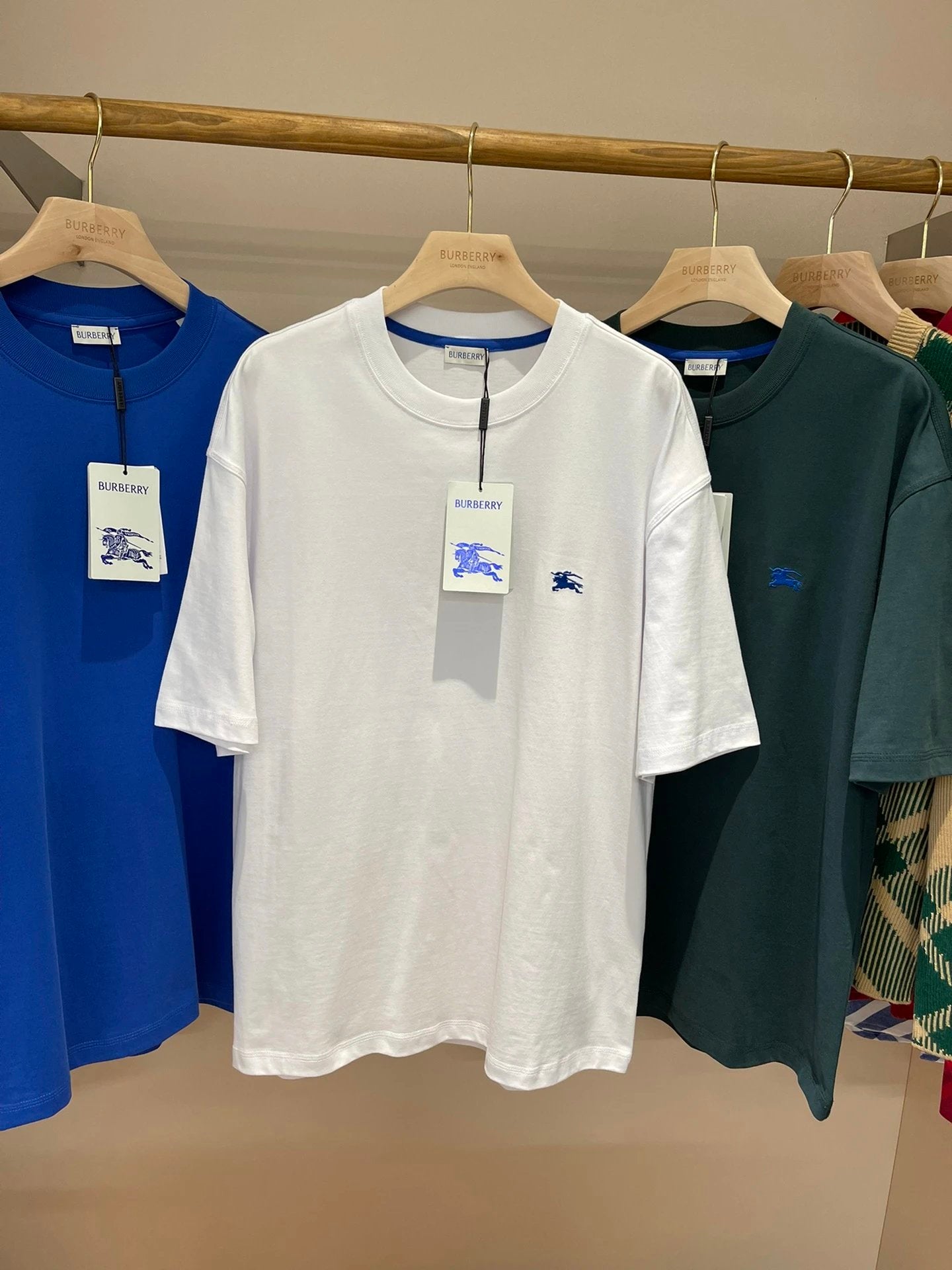 Burberry T-shirt Chest Equestrian Knight Embroidery logo round Neck Short Sleeve25ss New Pure Cotton Unisex Style T Casual T-Shirt Base Layer Shirt OS Loose Fit Half Sleeve Top Plus Size