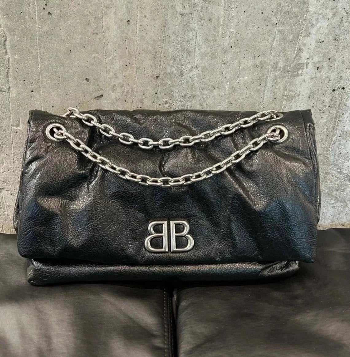 Balenciaga Bag Top version 【Original Leather Surrogate Shopping Quality】Monaco Series Oil Wax Leather Chain Bag Super Soft Crack Calfskin Shoulder Bag Black Gold Black Silver Chain Bag Underarm Bag Large Tote Bag New Women's Bag Cloud Bag