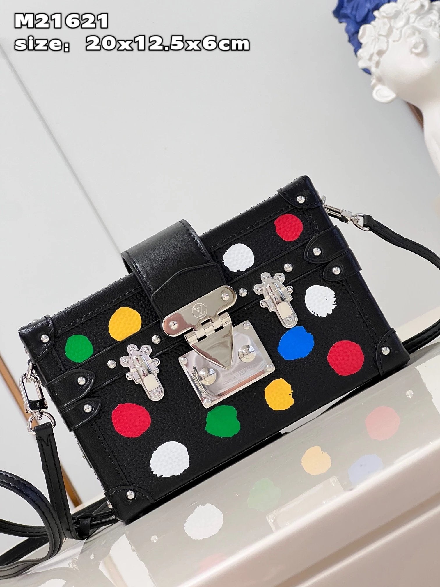 Louis Vuitton LV Women's Bag Top version 2022New Ladies PetiteMalle White Full Leather Embroidery logo Hard Box Bag M20847Men's and women's bags M21462d Denim Black Blue Denim45554Retro patterns M57817