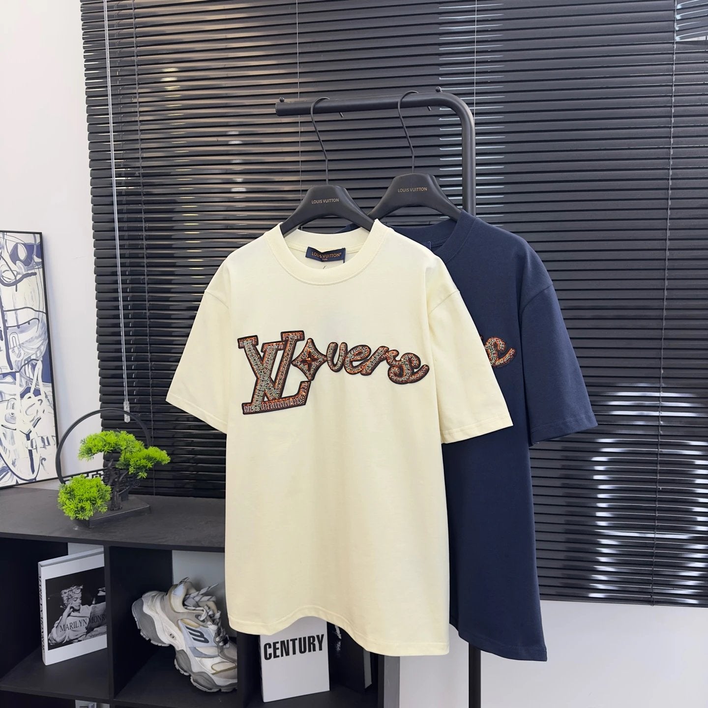 Louis Vuitton LV T-shirt New Sequin Handheld Letter Badge logo round Neck Short Sleeve25ss New Pure Cotton Unisex Style T Casual T-Shirt Base Layer Shirt OS Loose Fit Half Sleeve Top Plus Size